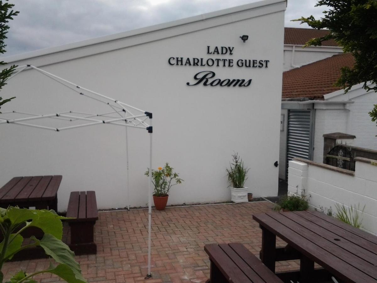 Lady Charlotte Guest Rooms Triple Rooms Dowlais エクステリア 写真
